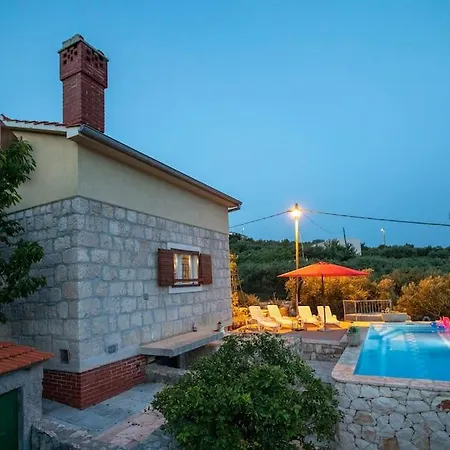 Hill Pool House Prázdninový dům *