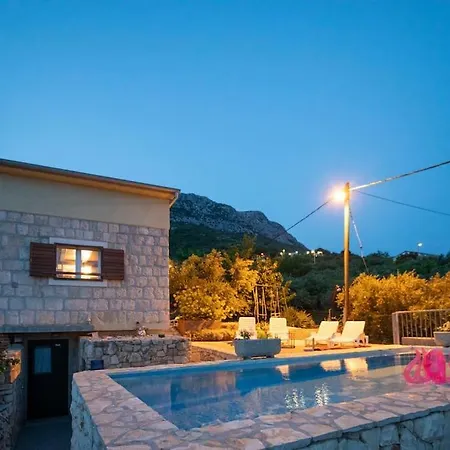 Prázdninový dům Hill Pool House