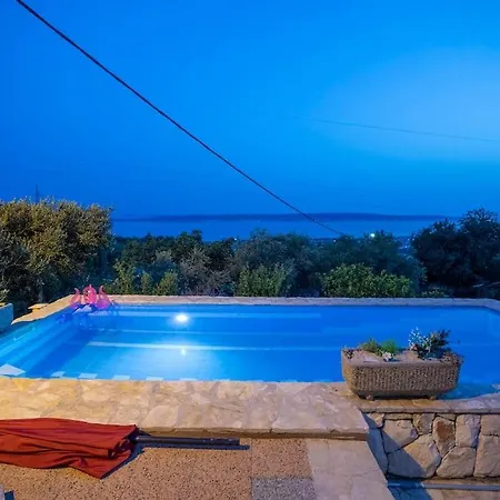 Hill Pool House