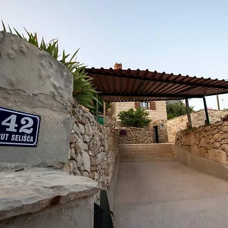Hill Pool House بيت للعطل *