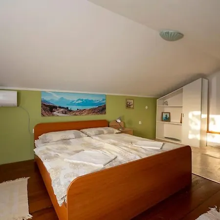 Prázdninový dům Hill Pool House