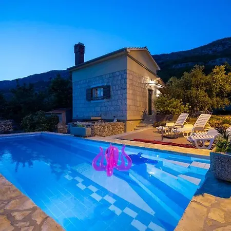 Prázdninový dům Hill Pool House *